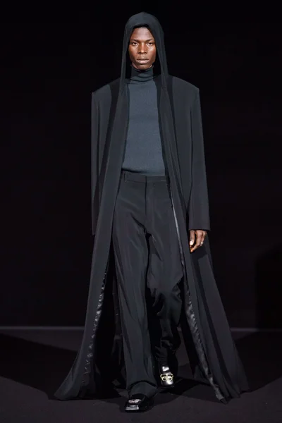 Look 100